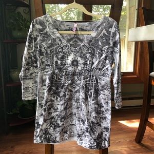 Kiara White & Black 3/4 length Top